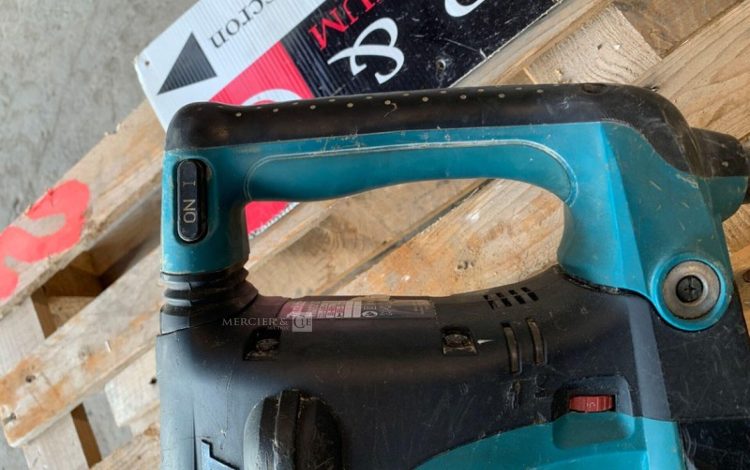 MAKITA HM1213C  PIQ011166