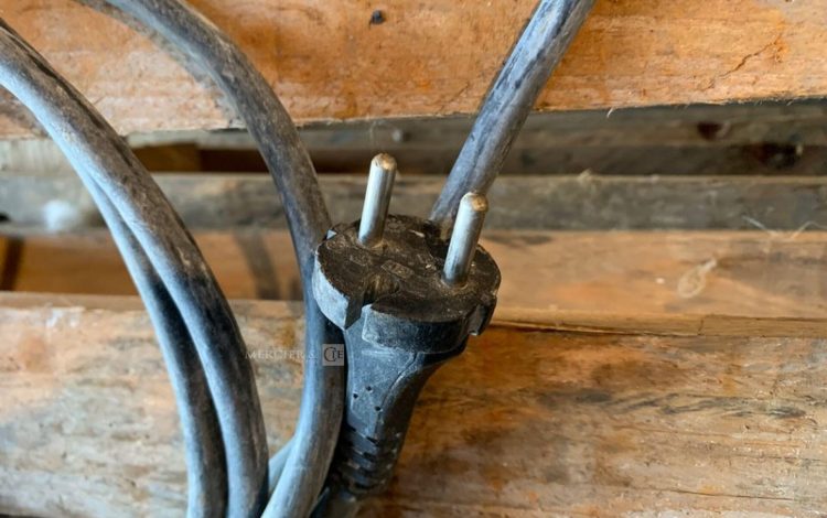 MAKITA HM1213C  PIQ011170