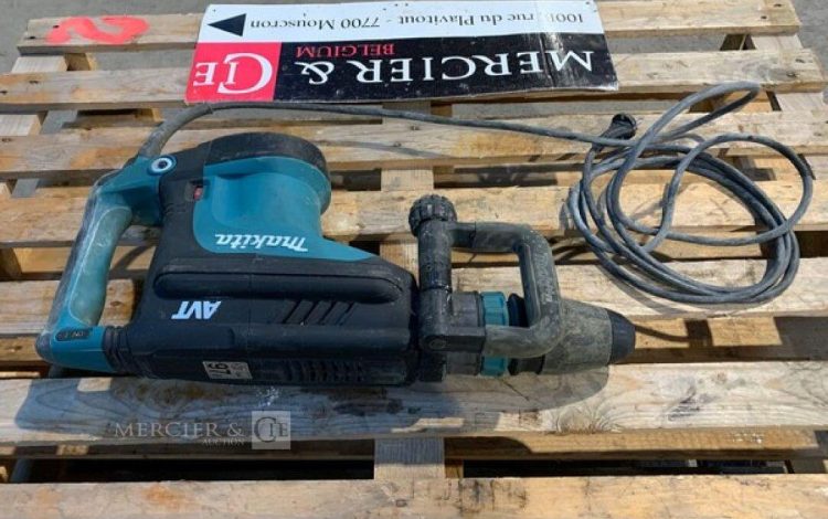 MAKITA HM1213C  PIQ011170