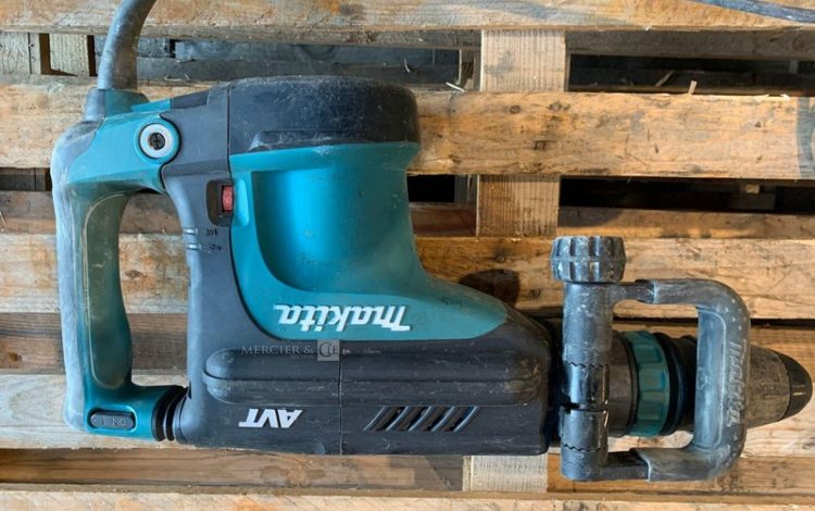 MAKITA HM1213C  PIQ011170