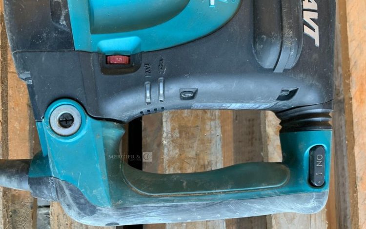 MAKITA HM1213C  PIQ011170