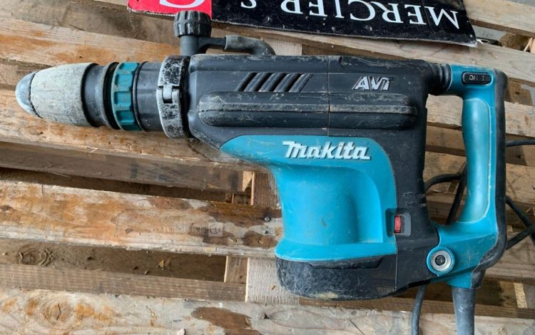 MAKITA HM1213C  PIQ011171