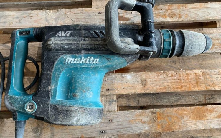 MAKITA HM1213C  PIQ011171