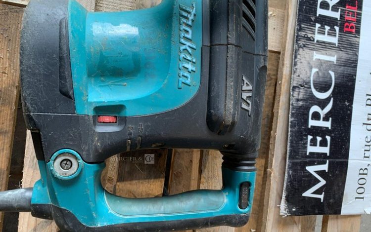 MAKITA HM1213C  PIQ750019