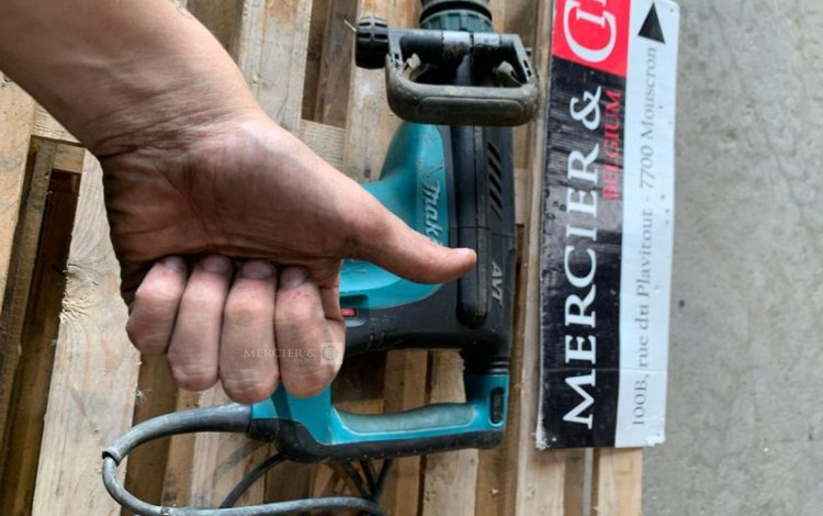 MAKITA HM1213C  PIQ750019