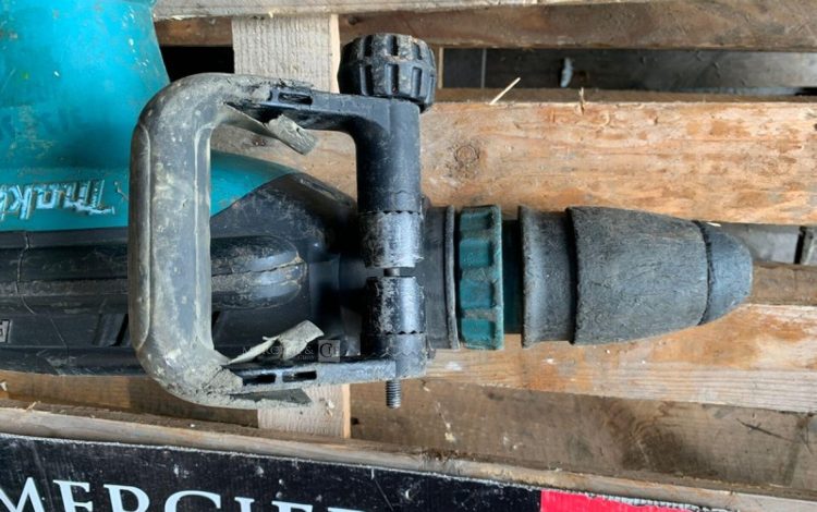 MAKITA HM1213C  PIQ750019