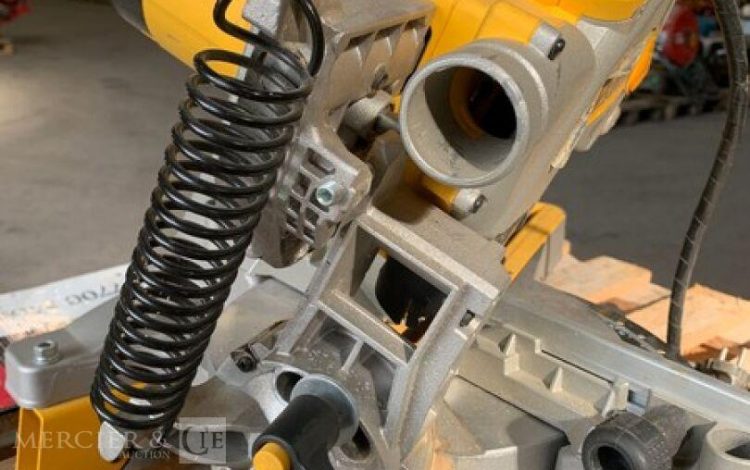 DEWALT DWS777-QS  SCI010180