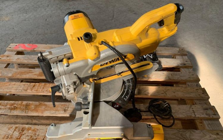 DEWALT DWS777-QS  SCI010180