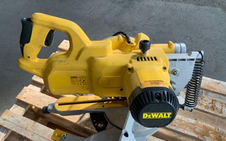 DEWALT DWS777-QS  SCI010180