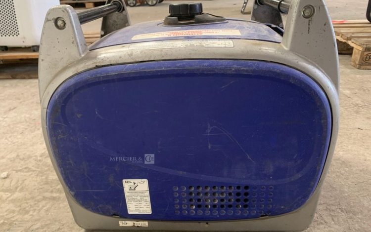 YAMAHA EF2400IS INVERTER  GRO010722