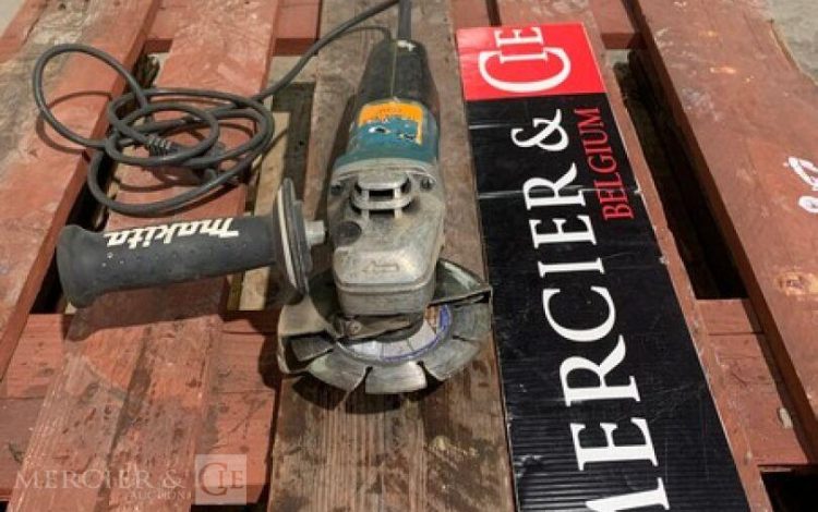 MAKITA 9565PCV  MEU010690