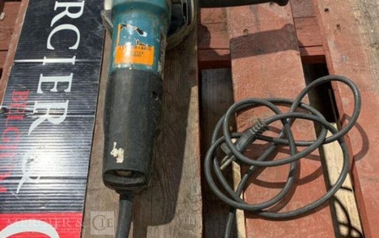 MAKITA 9565PCV  MEU010690