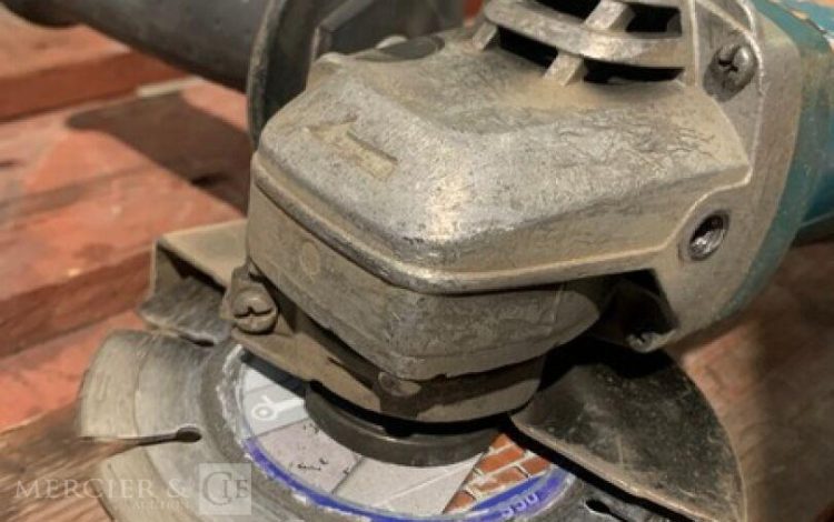 MAKITA 9565PCV  MEU010690