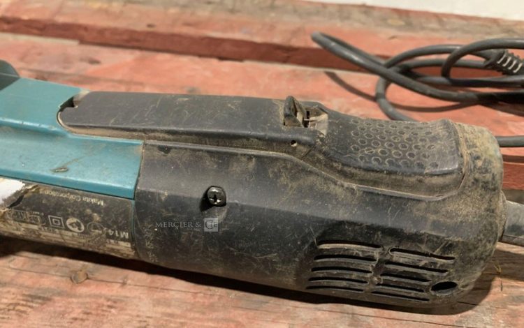 MAKITA 9565PCV  MEU010690