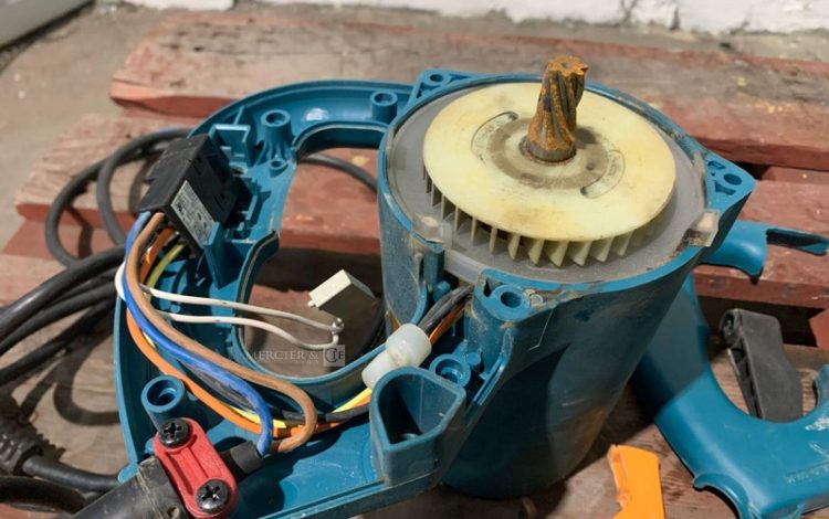 MAKITA 5903R  SCI010074