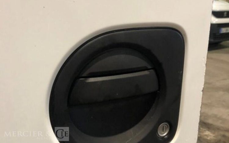 NISSAN NT400  FD-097-GH