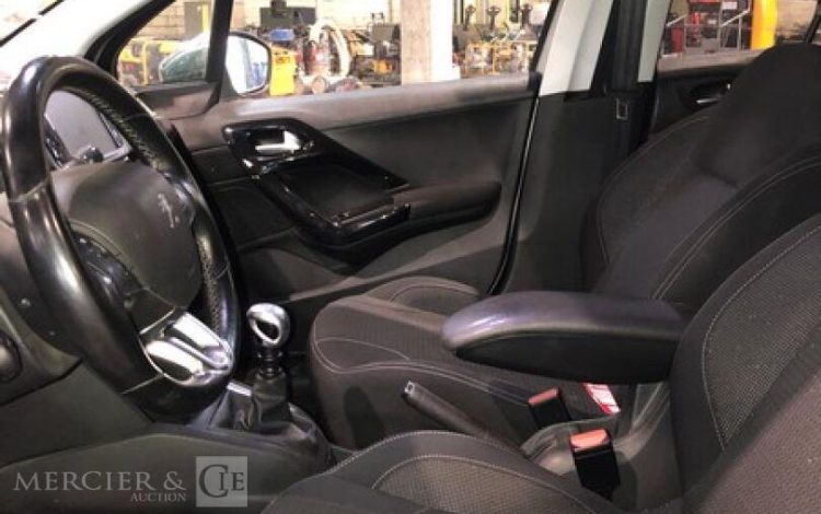 PEUGEOT 208  FB-790-WX