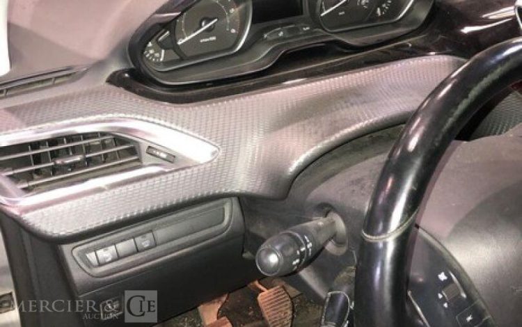 PEUGEOT 208  FB-790-WX