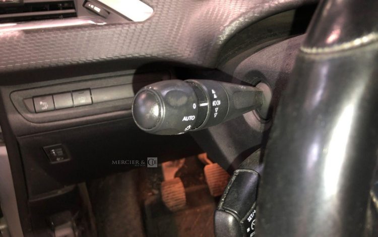 PEUGEOT 208  FB-790-WX