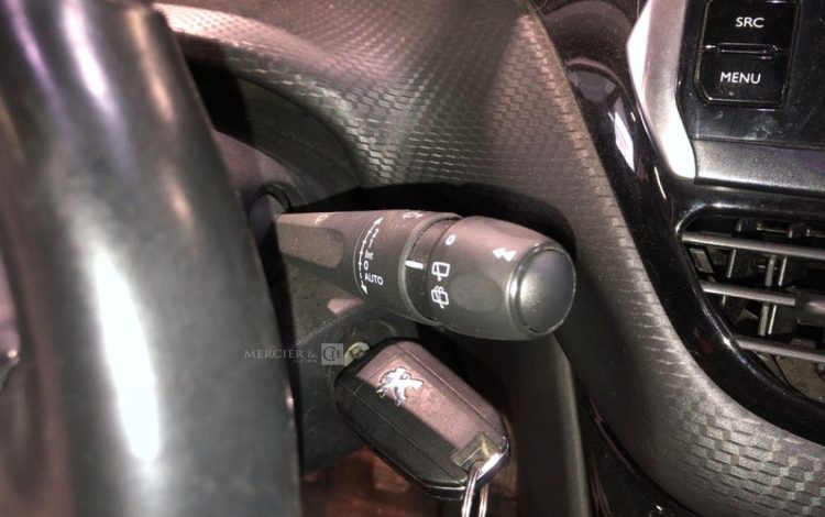 PEUGEOT 208  FB-790-WX