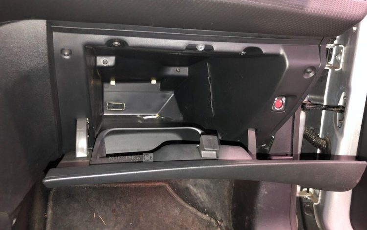 PEUGEOT 208  FB-790-WX