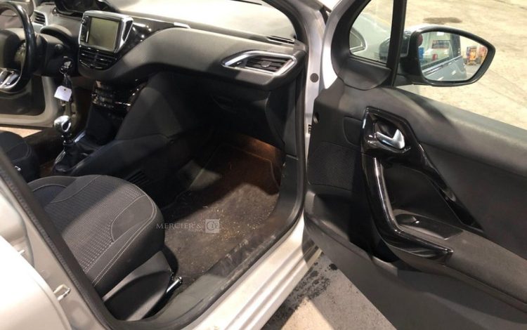 PEUGEOT 208  FB-790-WX