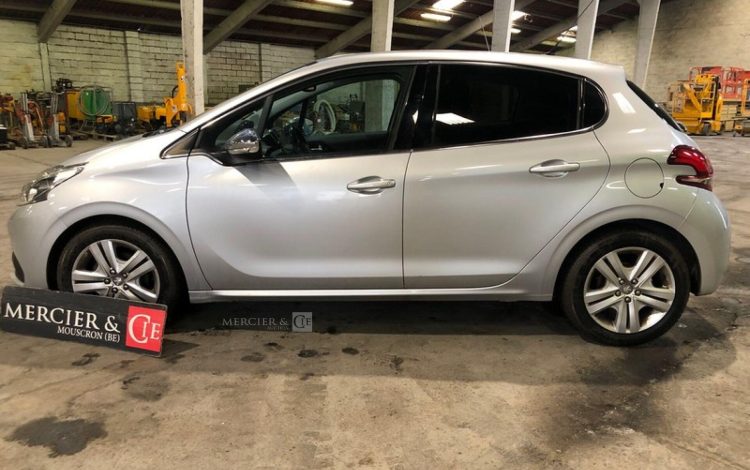 PEUGEOT 208  FB-790-WX