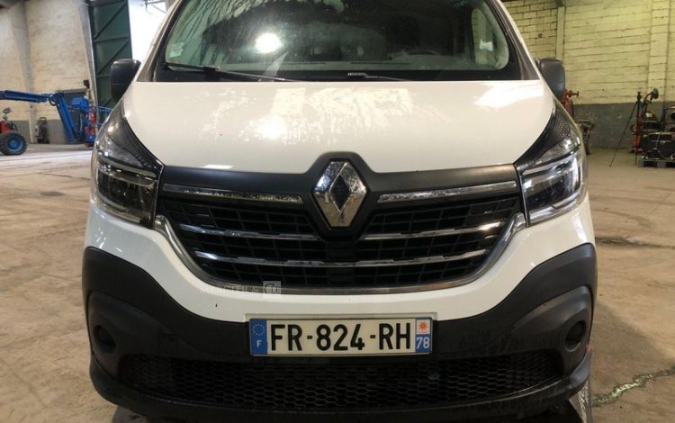 RENAULT TRAFIC  FR-824-RH