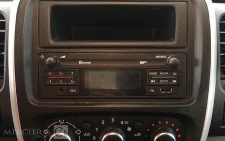 RENAULT TRAFIC  FR-824-RH