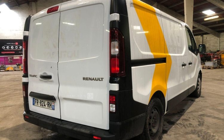 RENAULT TRAFIC  FR-824-RH