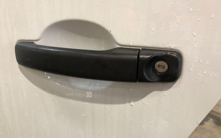 RENAULT TRAFIC  FR-824-RH