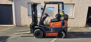 TOYOTA CHARIOT ELEVATEUR GAZ – 42-6FGF15 – CAPACITE 1,4T – 12465 H – EN DESIGNATION  20618