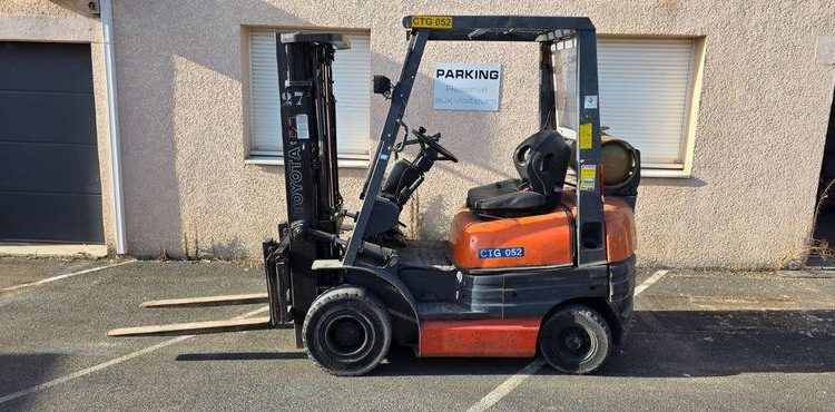 TOYOTA CHARIOT ELEVATEUR GAZ – 42-6FGF15 – CAPACITE 1,4T – 12465 H – EN DESIGNATION  20618