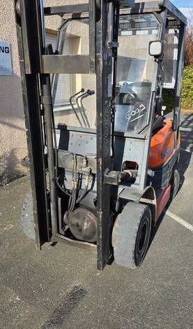 TOYOTA CHARIOT ELEVATEUR GAZ – 42-6FGF15 – CAPACITE 1,4T – 12465 H – EN DESIGNATION  20618