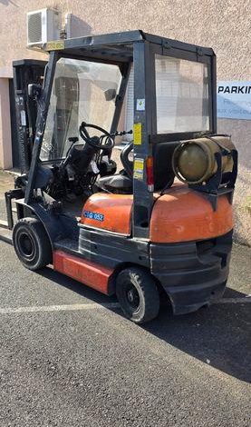 TOYOTA CHARIOT ELEVATEUR GAZ – 42-6FGF15 – CAPACITE 1,4T – 12465 H – EN DESIGNATION  20618