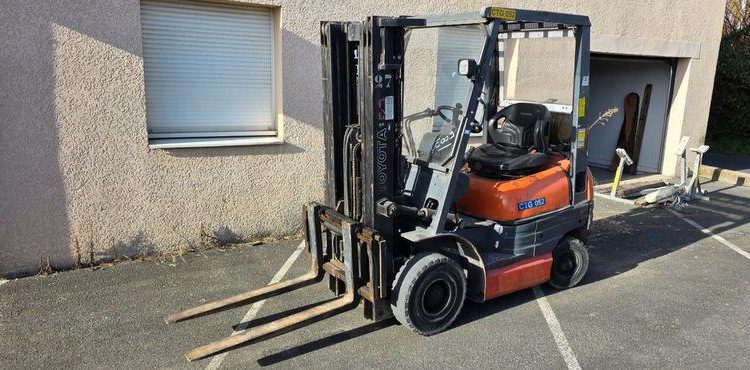 TOYOTA CHARIOT ELEVATEUR GAZ – 42-6FGF15 – CAPACITE 1,4T – 12465 H – EN DESIGNATION  20618