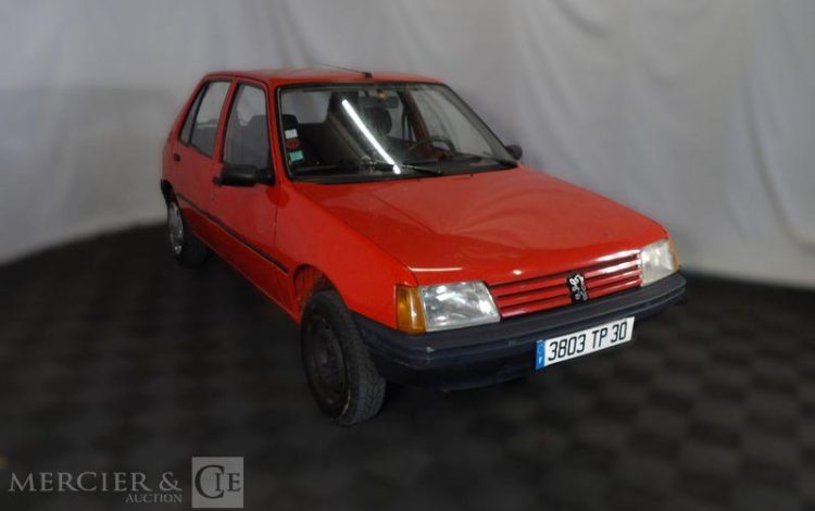 PEUGEOT 205 ROUGE 3803TP30