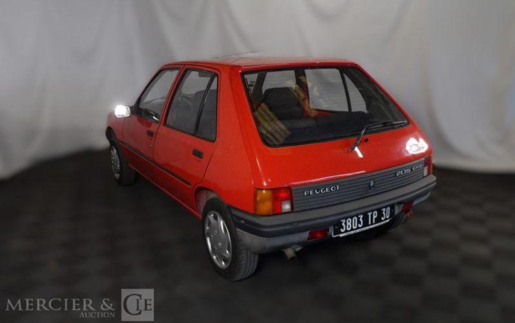 PEUGEOT 205 ROUGE 3803TP30