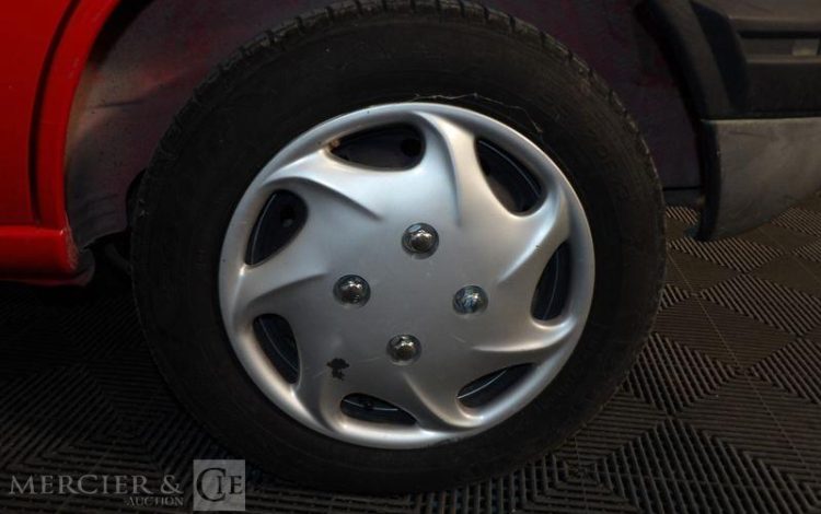 PEUGEOT 205 ROUGE 3803TP30