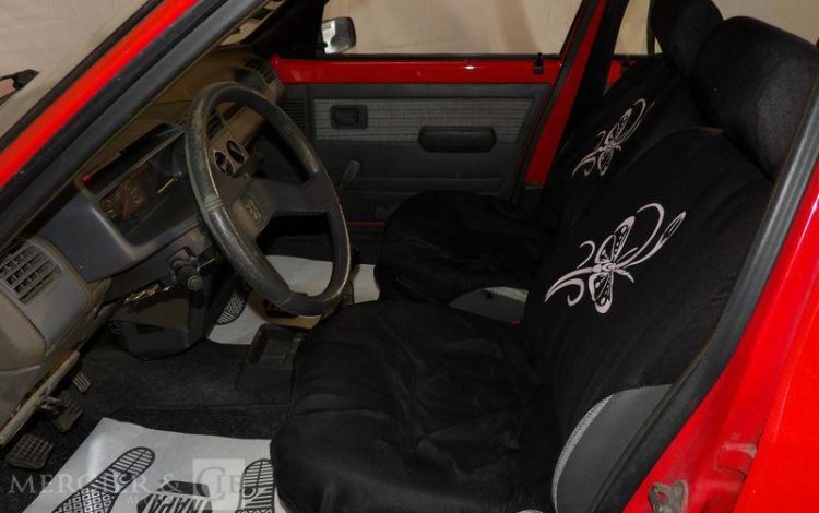 PEUGEOT 205 ROUGE 3803TP30