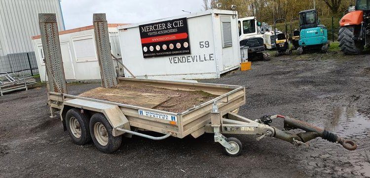 HUBIERE REMORQUE V 3500 TR PORTE ENGIN – 2 ESSIEUX – PTAC 3,5 TONNES –  689CGR59