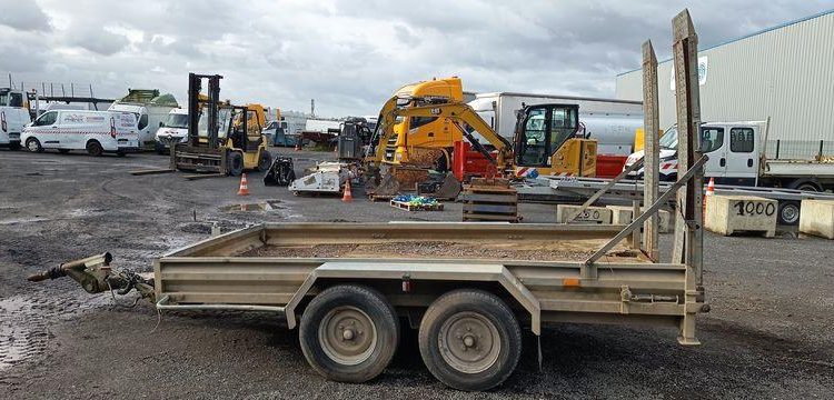 HUBIERE REMORQUE V 3500 TR PORTE ENGIN – 2 ESSIEUX – PTAC 3,5 TONNES –  689CGR59