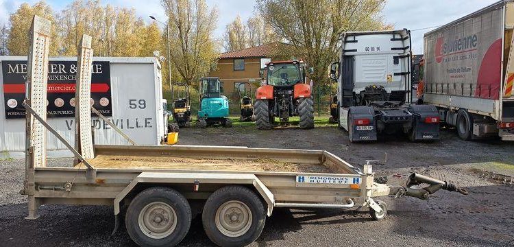 HUBIERE REMORQUE V 3500 TR PORTE ENGIN – 2 ESSIEUX – PTAC 3,5 TONNES –  689CGR59