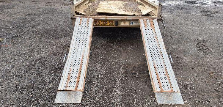 HUBIERE REMORQUE V 3500 TR PORTE ENGIN – 2 ESSIEUX – PTAC 3,5 TONNES –  689CGR59