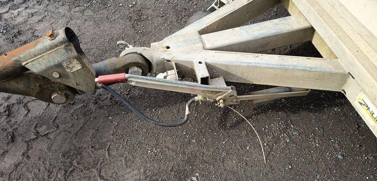 HUBIERE REMORQUE V 3500 TR PORTE ENGIN – 2 ESSIEUX – PTAC 3,5 TONNES –  689CGR59