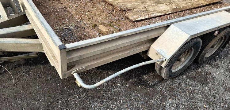 HUBIERE REMORQUE V 3500 TR PORTE ENGIN – 2 ESSIEUX – PTAC 3,5 TONNES –  689CGR59