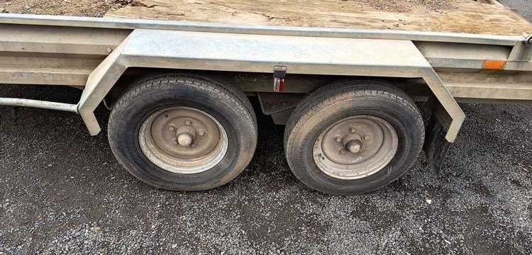 HUBIERE REMORQUE V 3500 TR PORTE ENGIN – 2 ESSIEUX – PTAC 3,5 TONNES –  689CGR59