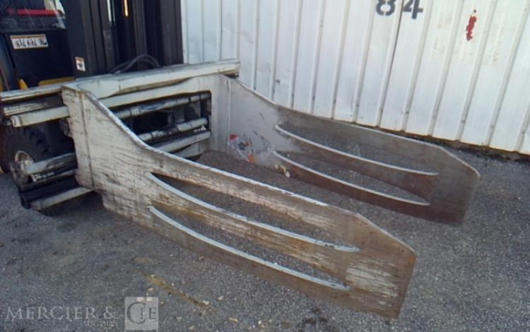 YALE CHARIOT MAT FRONTAL THERMIQUE AVEC PINCE A BALLE GLP25VX 1745H AN2021 JAUNE 7724V