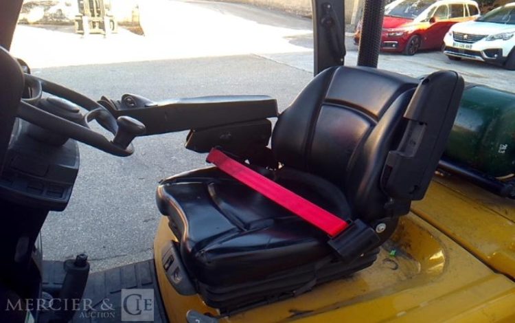 YALE CHARIOT MAT FRONTAL THERMIQUE AVEC PINCE A BALLE GLP25VX 1745H AN2021 JAUNE 7724V