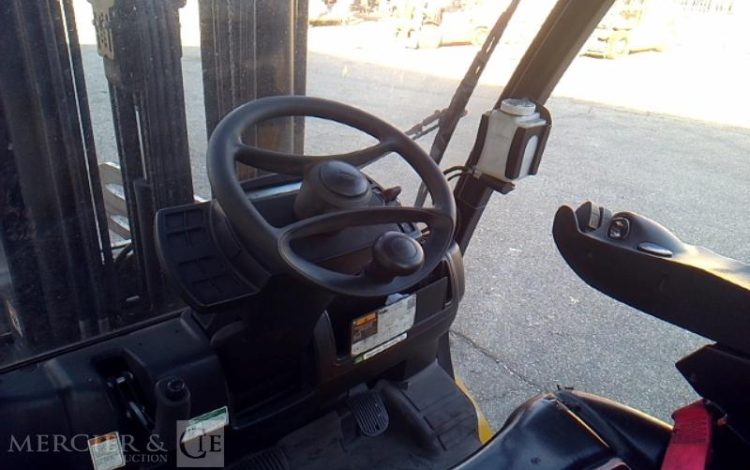 YALE CHARIOT MAT FRONTAL THERMIQUE AVEC PINCE A BALLE GLP25VX 1745H AN2021 JAUNE 7724V